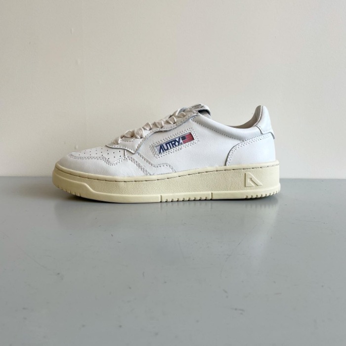 Autry Medalist Low Leather White / White (Women)
